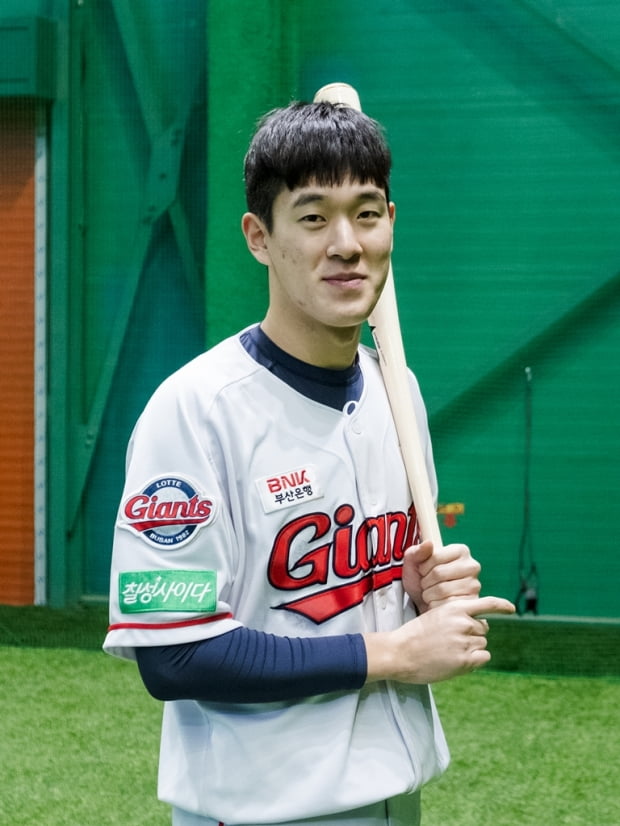 19 years old who was interested in ML…  I want to be a lotte franchise star