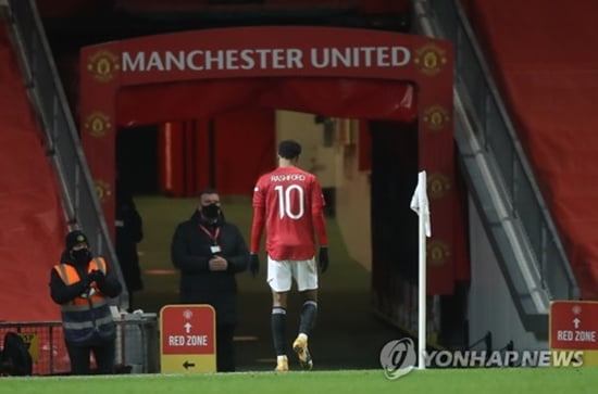 United Ace Rashford Knee Injury Inspection