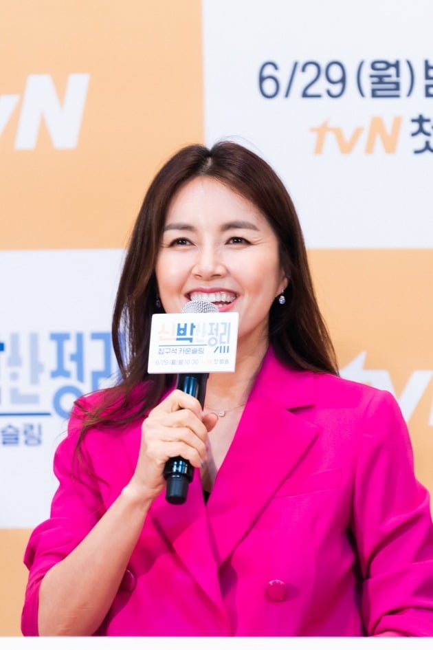 배우 신애라가 29일 오후 온라인 생중계된 tvN 새 예능 ‘신박한 정리’ 제작발표회에 참석했다. /사진제공=tvN