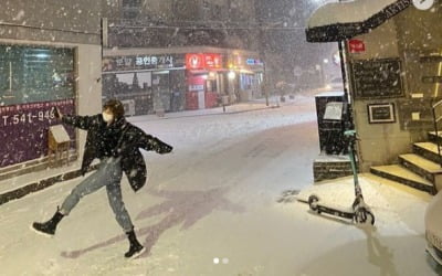 "여자 서장훈 되고파"…김새롬, 함박눈 맞으며 신나게 점프