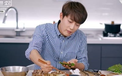 '배부른 소리' 윤두준, 삼겹살+비빔면에 라면+파김치…'먹방 원조' 클라스