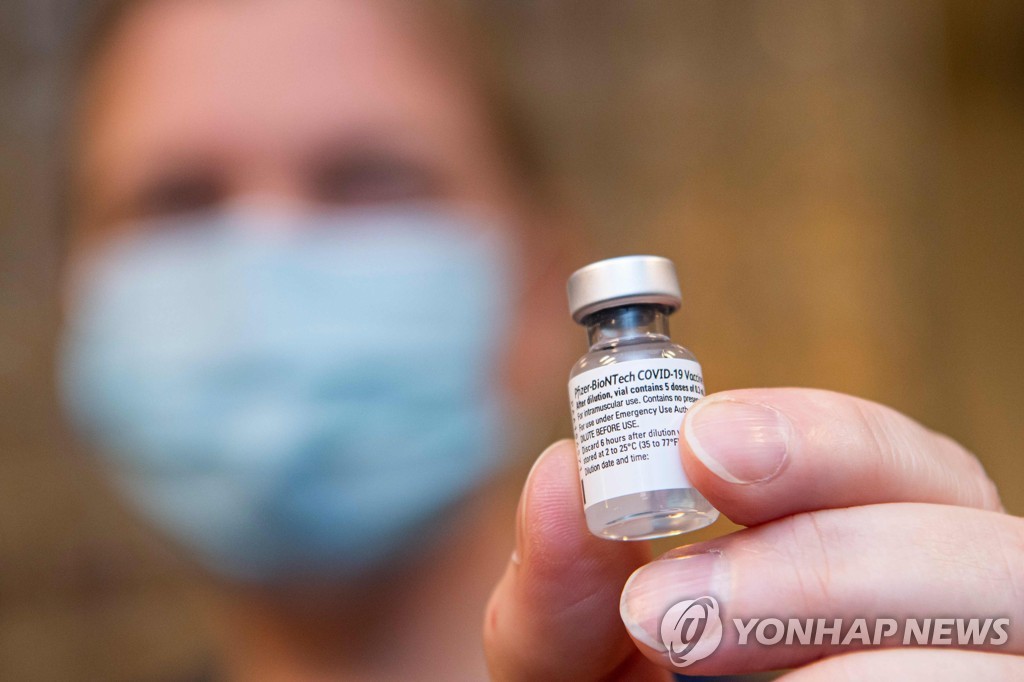 CDC는 임신부 백신 맞아도 된다는데…현장서는 '괜찮을까'