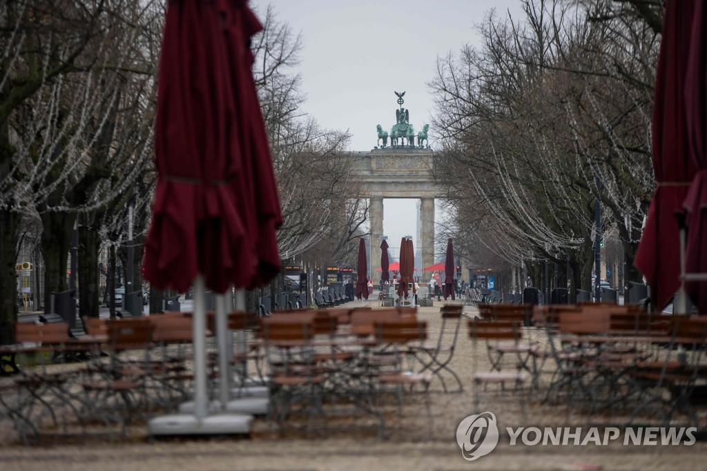 독일, 코로나봉쇄 강화…"사적모임 가구 외에 1명만 허용"(종합)