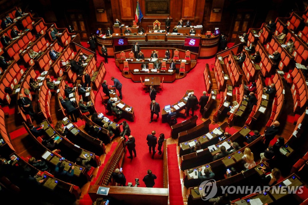 '의회 신임' 이탈리아 연정 벼랑끝 기사회생…앞날은 가시밭길(종합)