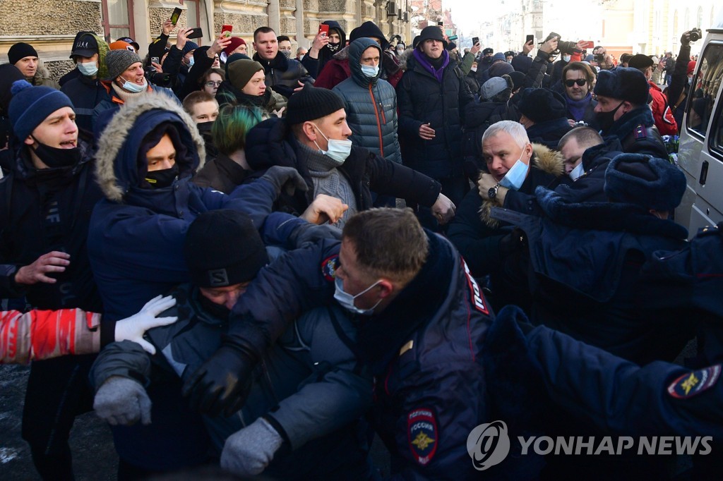 러 전역서 구금 나발니 지지 시위…"모스크바서 1만여명 참가"(종합)