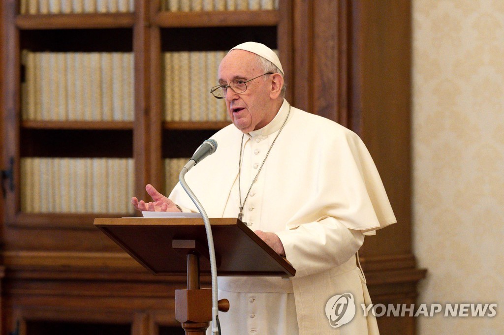 교황 "인터넷 가짜뉴스 경계해야…언론인은 현장으로"