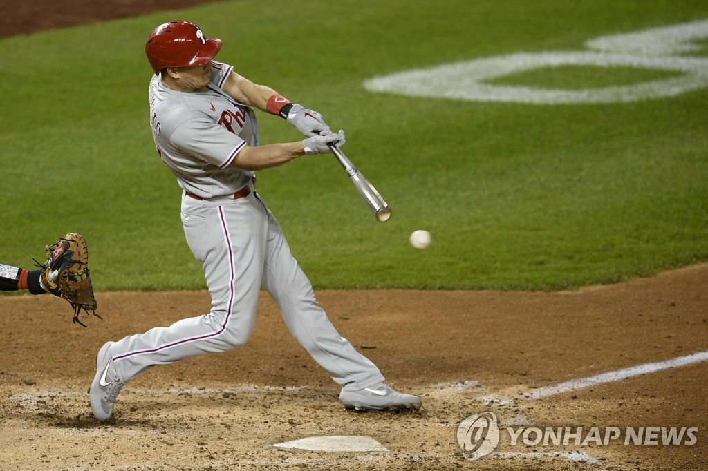 MLB 필라델피아, FA 포수 리얼무토에 5년 1억 달러 이상 제안