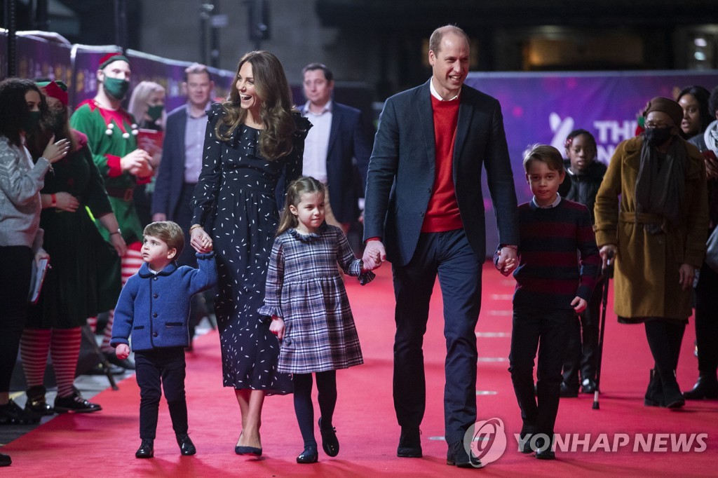 영국 왕실 며느리도 봉쇄 중 애들 돌보느라 "진 빠져"