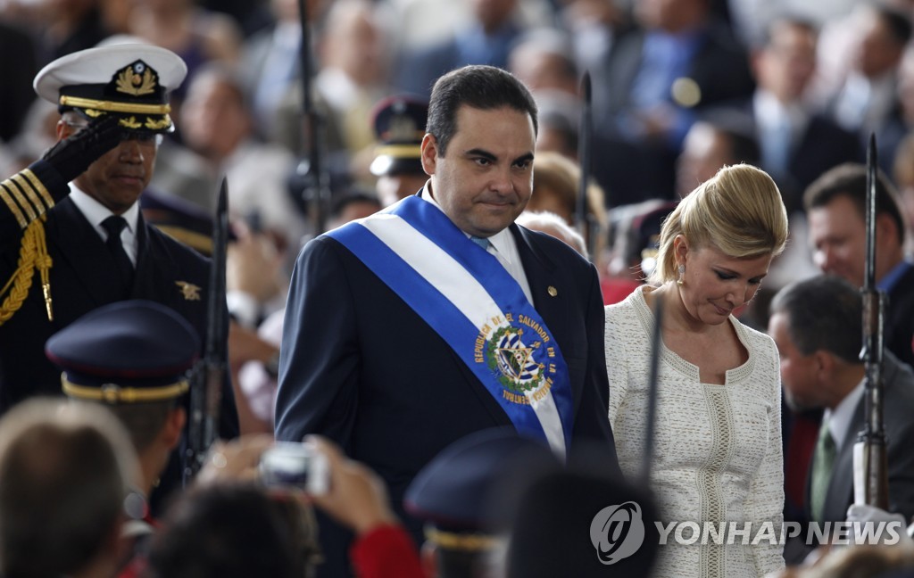 엘살바도르, '부정축재' 사카 전 대통령에 재산 반환 명령