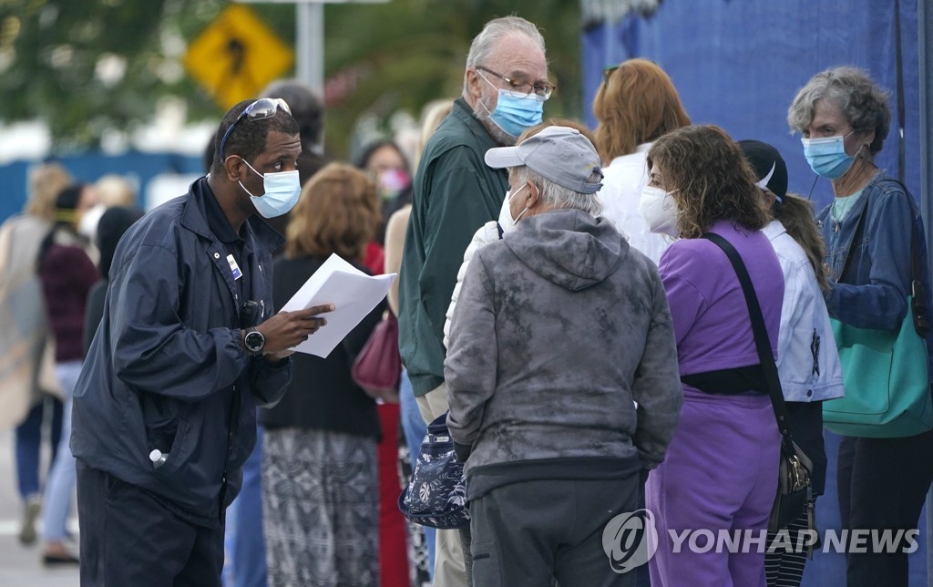 미 플로리다주 고령자 접종현장 혼선 극심…대상자 '분통'