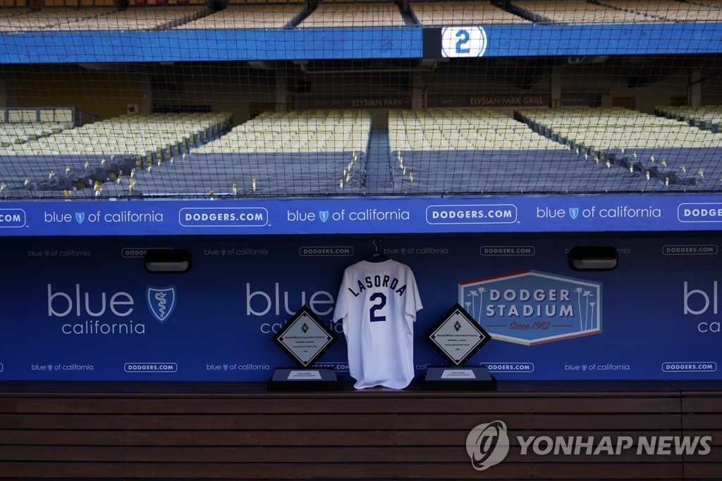 MLB 추모 물결…"라소다 감독, 야구 지도자 그 이상의 인물"