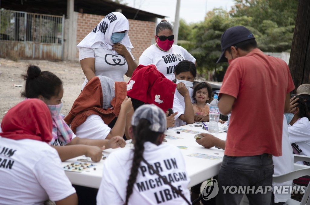 카르텔로부터 마을 지킨다…멕시코에 여성 자경단도 등장 | 한국경제