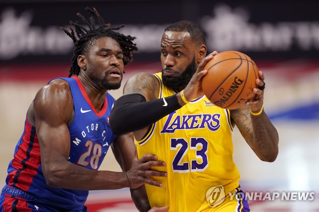 제임스 연간 수입 1천66억원…NBA 선수 중 7년 연속 1위