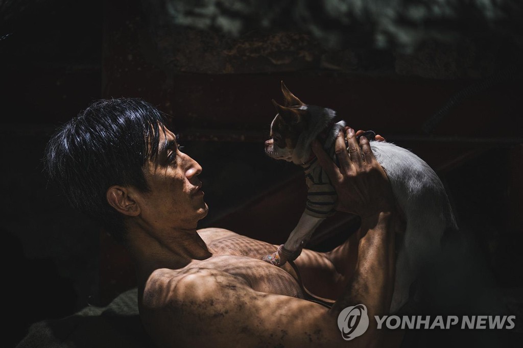 이미지 내려놓은 차인표에도 엉성한 코미디…영화 '차인표'