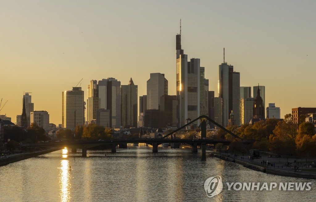 ECB, 기준금리 동결…라가르드 "팬데믹 심화, 경제 하방위험"(종합)