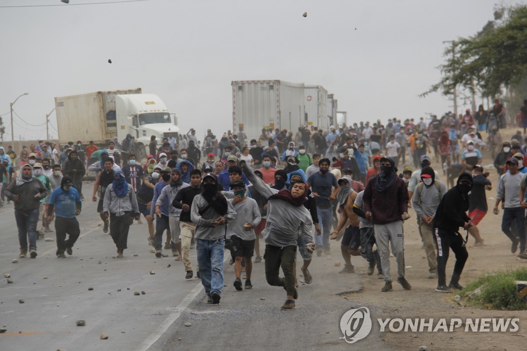 페루 농민 도로봉쇄 시위중 3명 사망…경찰 과잉진압 논란