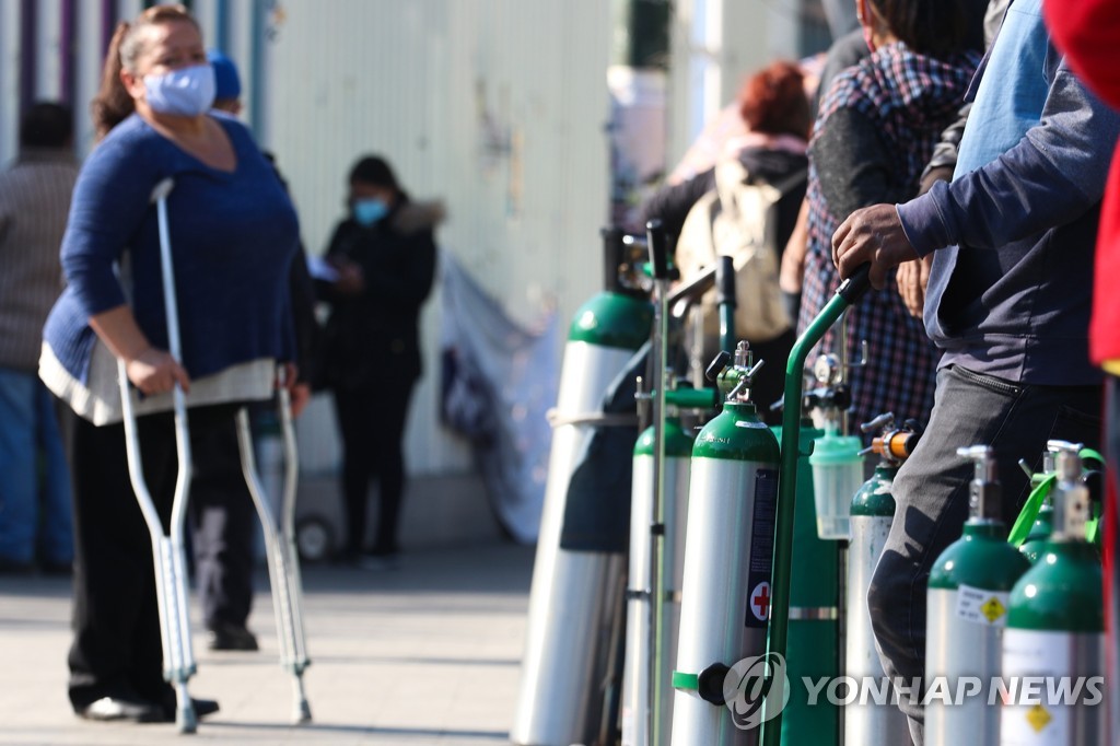 산소통 귀해진 멕시코…할아버지 위해 손녀가 머리카락 팔기도