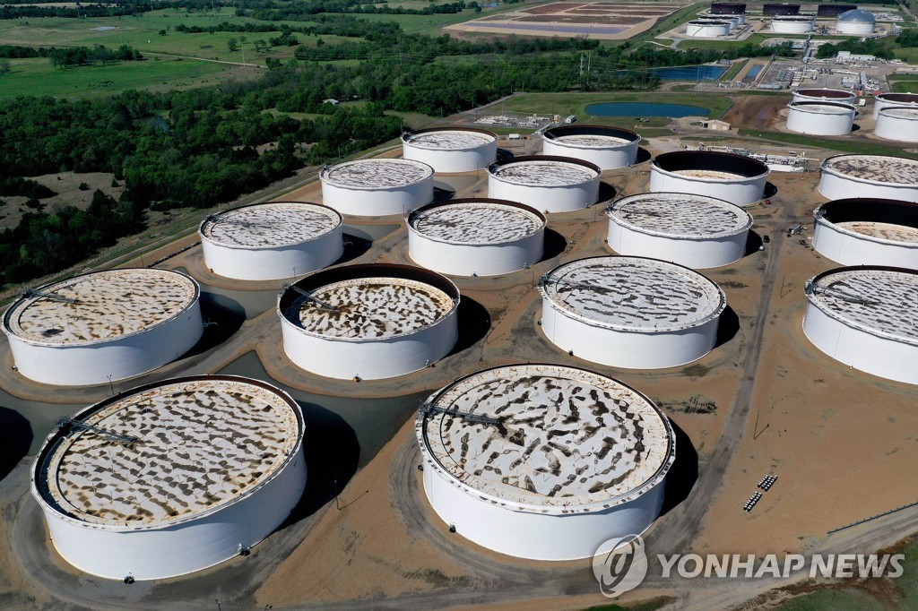 국제유가, 미 재고 깜짝 증가에 주춤…WTI 0.3%↓