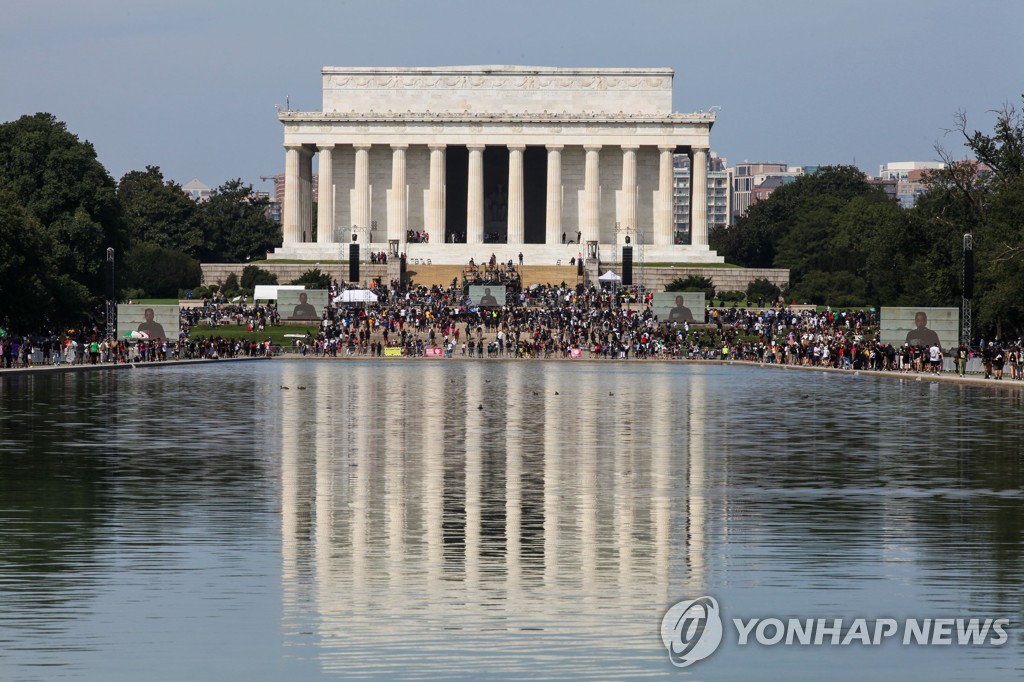 바이든 취임식 전야에 미 전역 코로나 희생자 추모행사