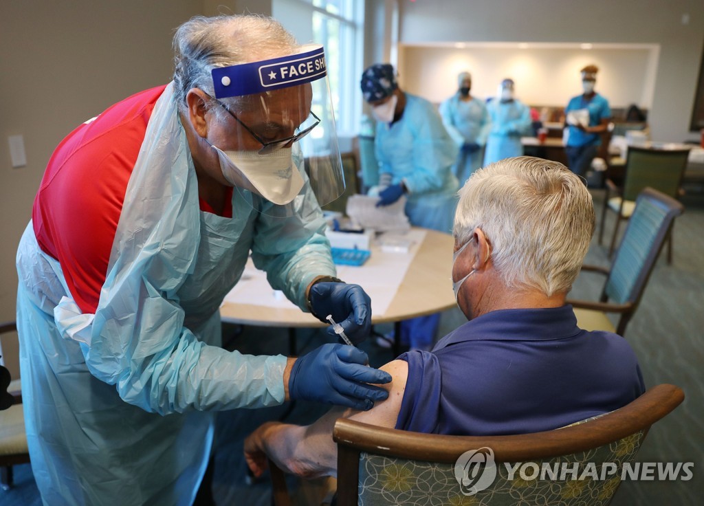 미 플로리다주 고령자 접종현장 혼선 극심…대상자 '분통'