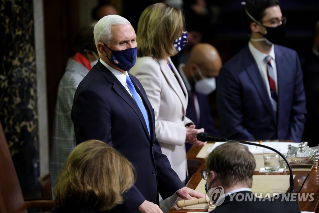 펜스 "대통령 직무박탈 국익과 헌법에 부합하지 않아" 반대