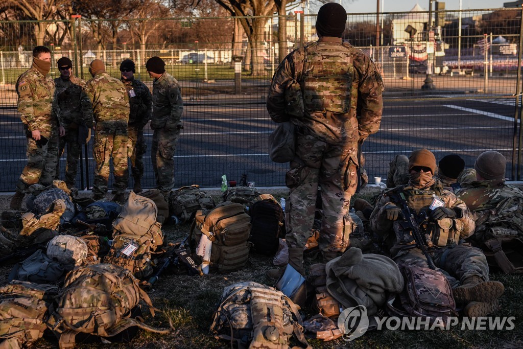 [바이든 취임 D-1] 군경·철조망에 긴장 가득…축제의 장 아닌 '요새'(종합)