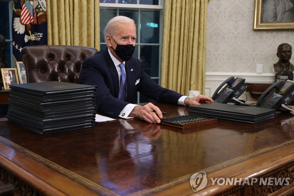 [바이든 취임] 바이든 "트럼프, 매우 관대한 편지 남겨"(종합)