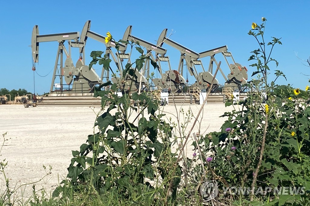 국제유가, 사우디 자발적 감산에 급등…WTI 4.9%↑