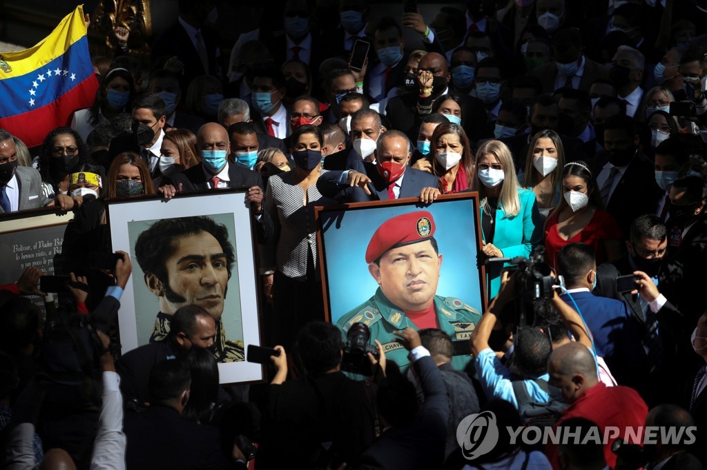 베네수엘라 '친마두로' 국회 출범…위기의 '임시 대통령' 과이도