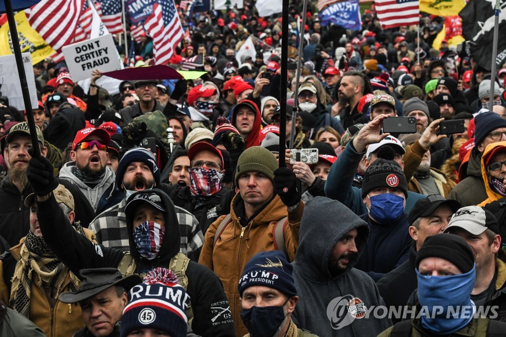 미 경찰관들도 의회폭동 관여했나…전역에서 감찰·내사 속출