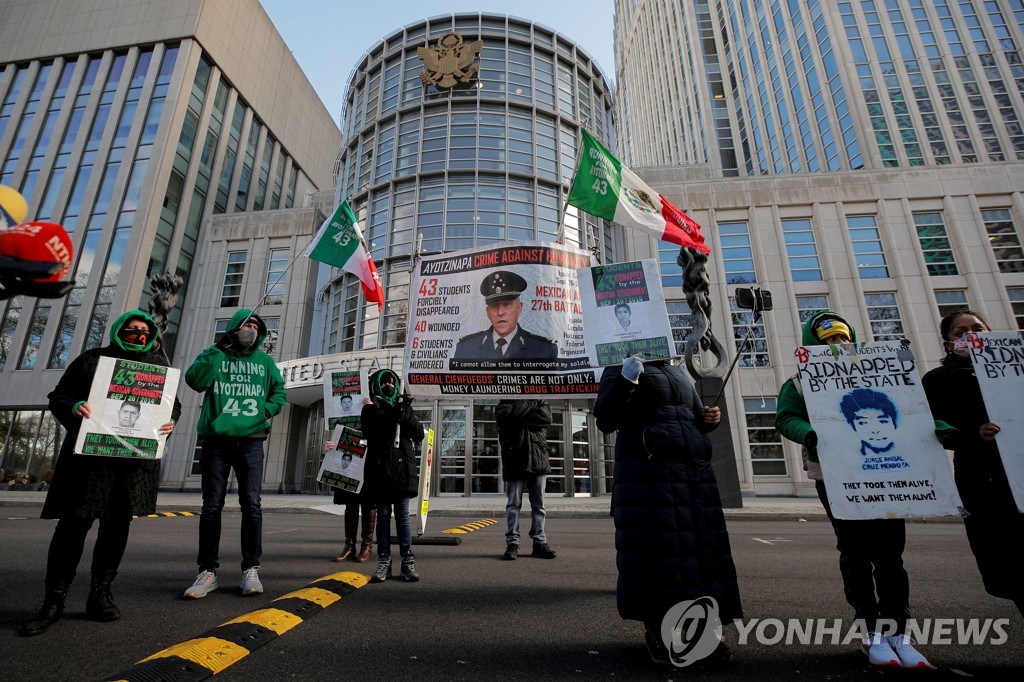 미국이 잡은 前장관 풀어준 멕시코…양국 마약수사 공조 삐걱