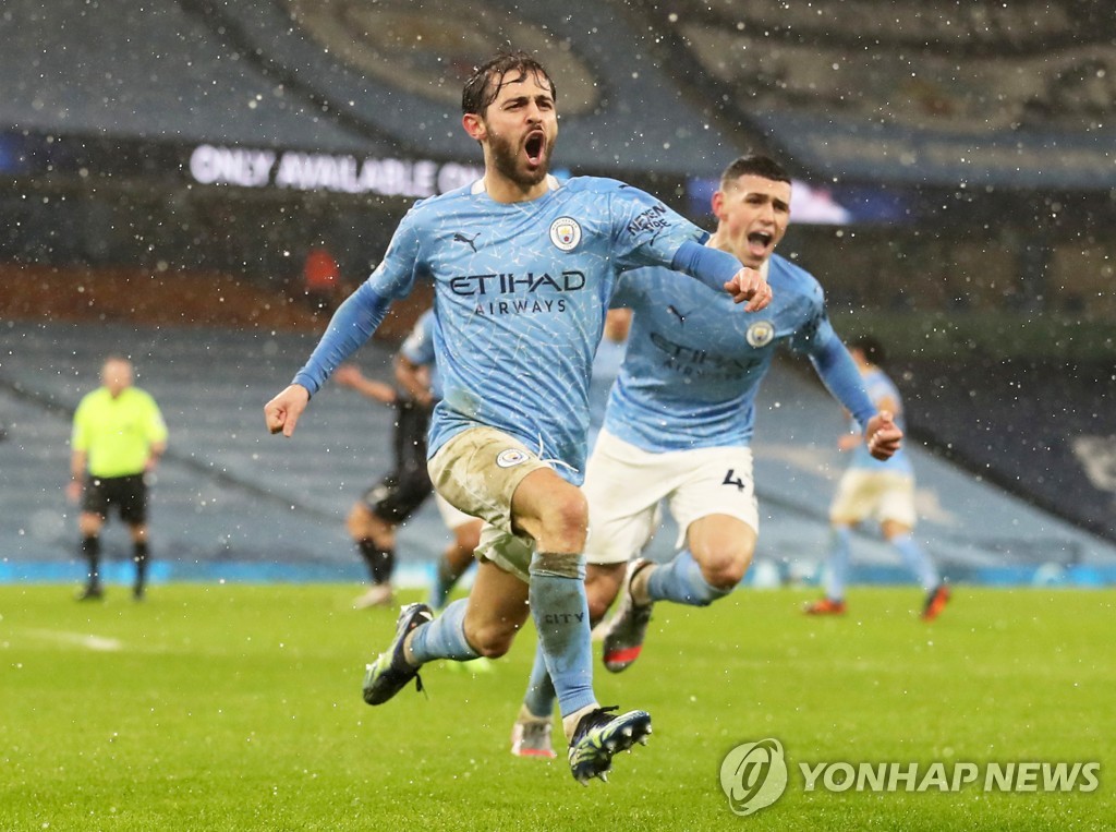 '포그바 결승골' 맨유, 풀럼에 2-1 역전승…하루 만에 선두 탈환