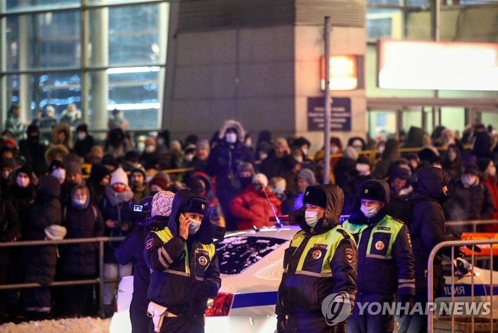 '푸틴 정적' 나발니, 독일서 귀국…공항서 곧바로 체포(종합2보)