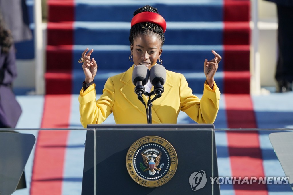 [바이든 취임] "민주주의는 불패…슬픔 겪으며 성장" 22살 흑인의 축시