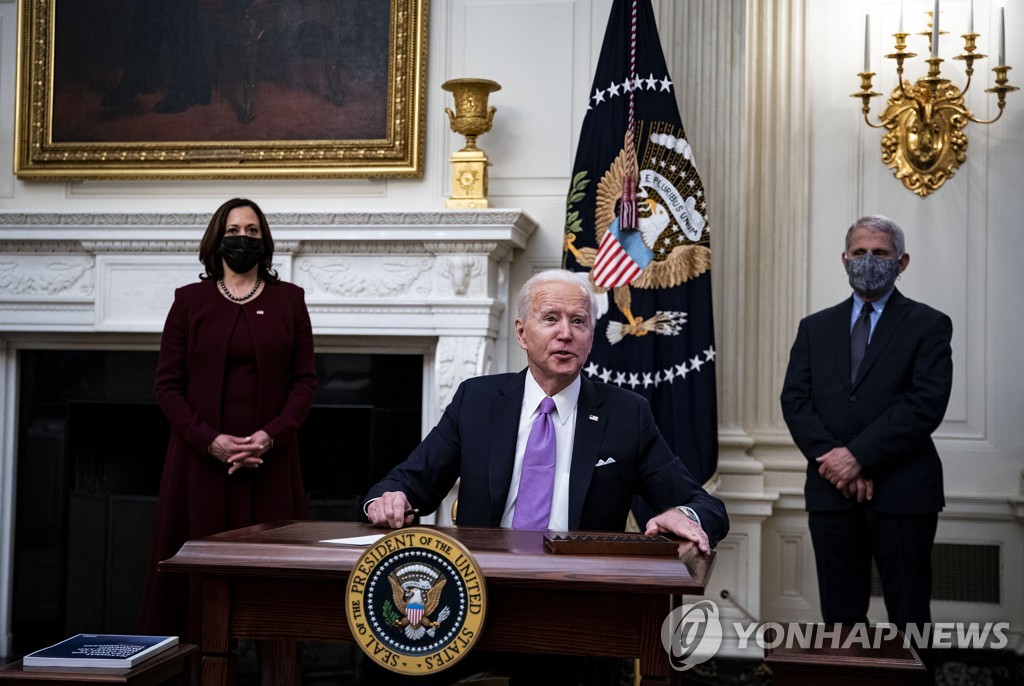 바이든, 트럼프 해제한 '코로나 입국제한' 되살리고 강화(종합)