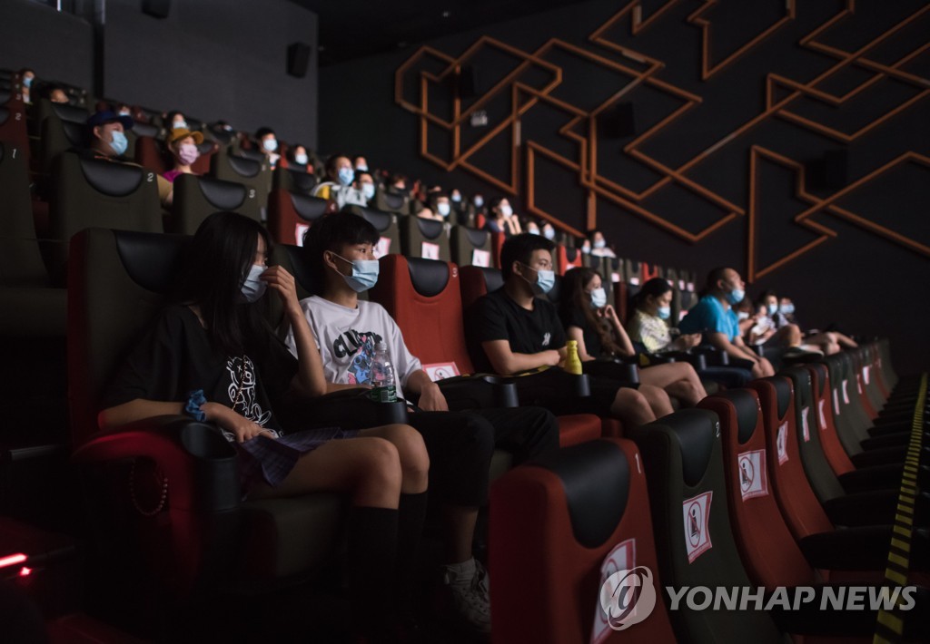 中영화시장 '코로나·애국심' 앞세워 할리우드 제쳤다