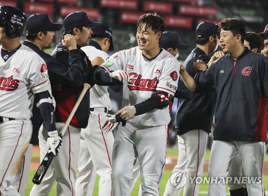 롯데 민병헌, 팬들에게 "복귀 시기 말씀 못 드려 죄송합니다"