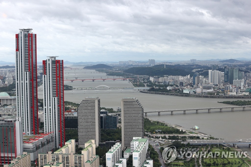 '코로나 충격'에 빈 상가 늘고 임대료 내려…이태원 공실률 27%