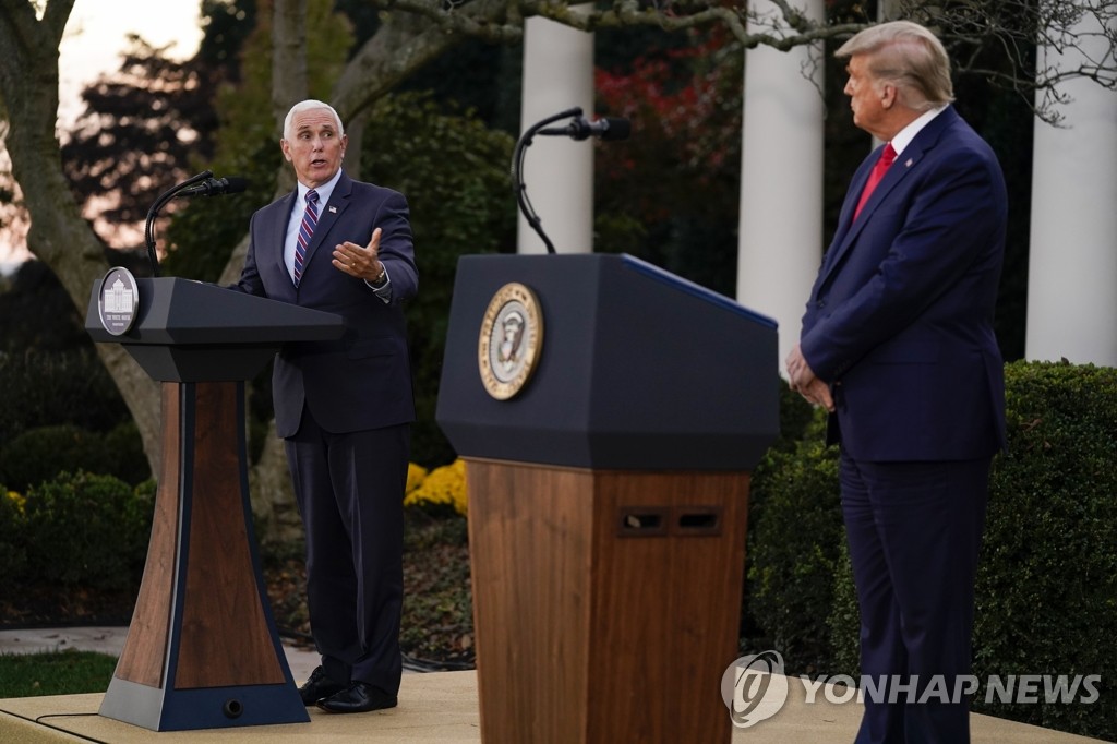 펜스, 후임 해리스와 뒤늦은 축하 전화…'결별' 트럼프와 차별화