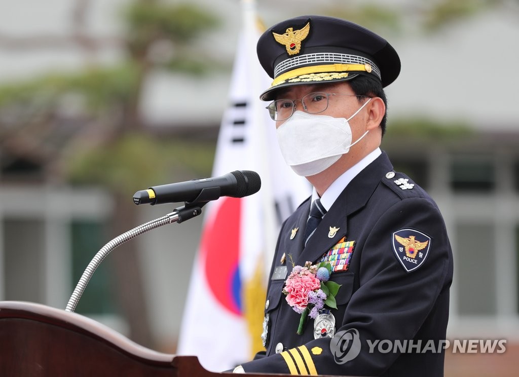 진교훈 전북경찰청장 '뇌물 경찰관 구속' 사과…"고름 짜낼 것"