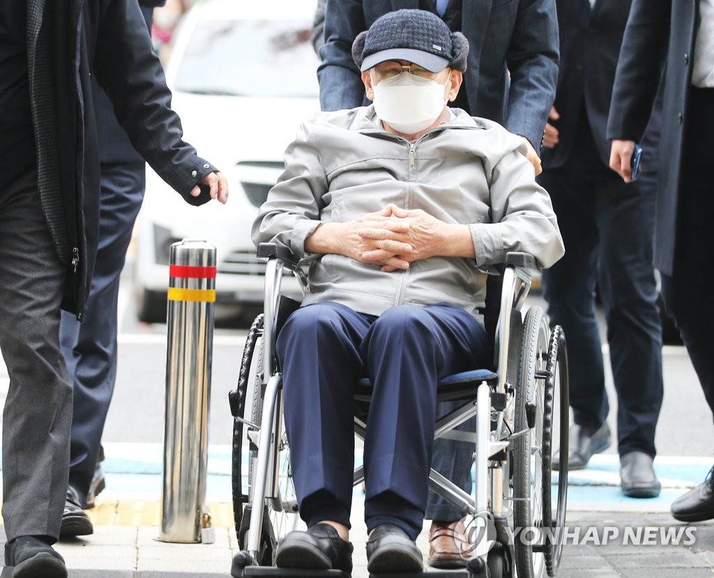 [2보] 신천지 이만희 '방역방해' 무죄…"명단제공 거부 방역방해 아냐"