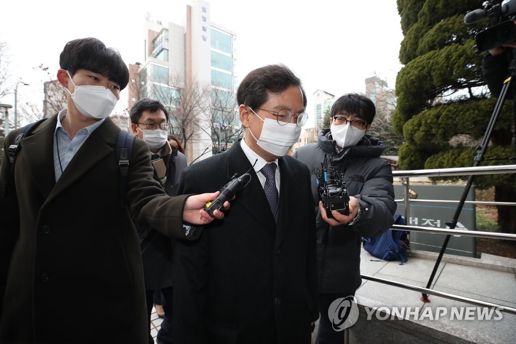 '라임 로비 의혹' 윤갑근 前고검장 보석 청구