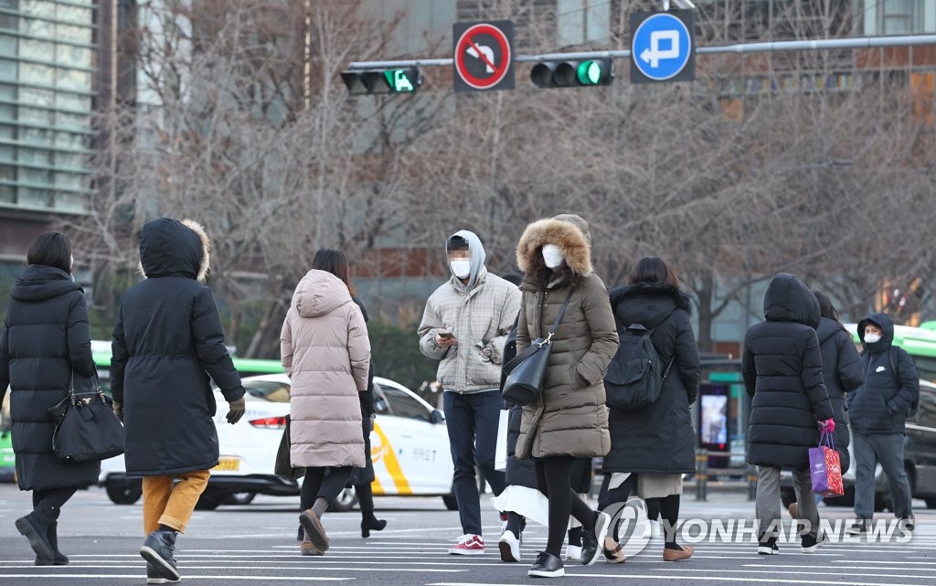 거리두기 2.5단계 연장에 피로감…"차라리 3단계 올리자"