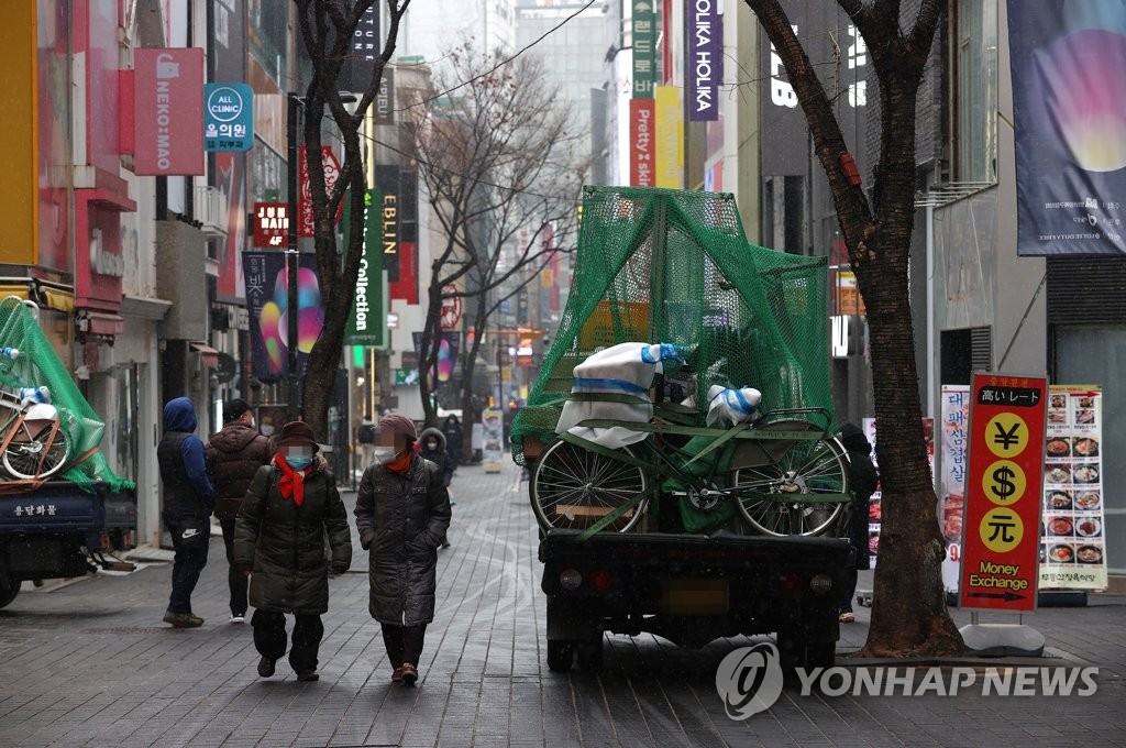 "내일 오전 8시부터 소상공인 버팀목자금 신청하세요"