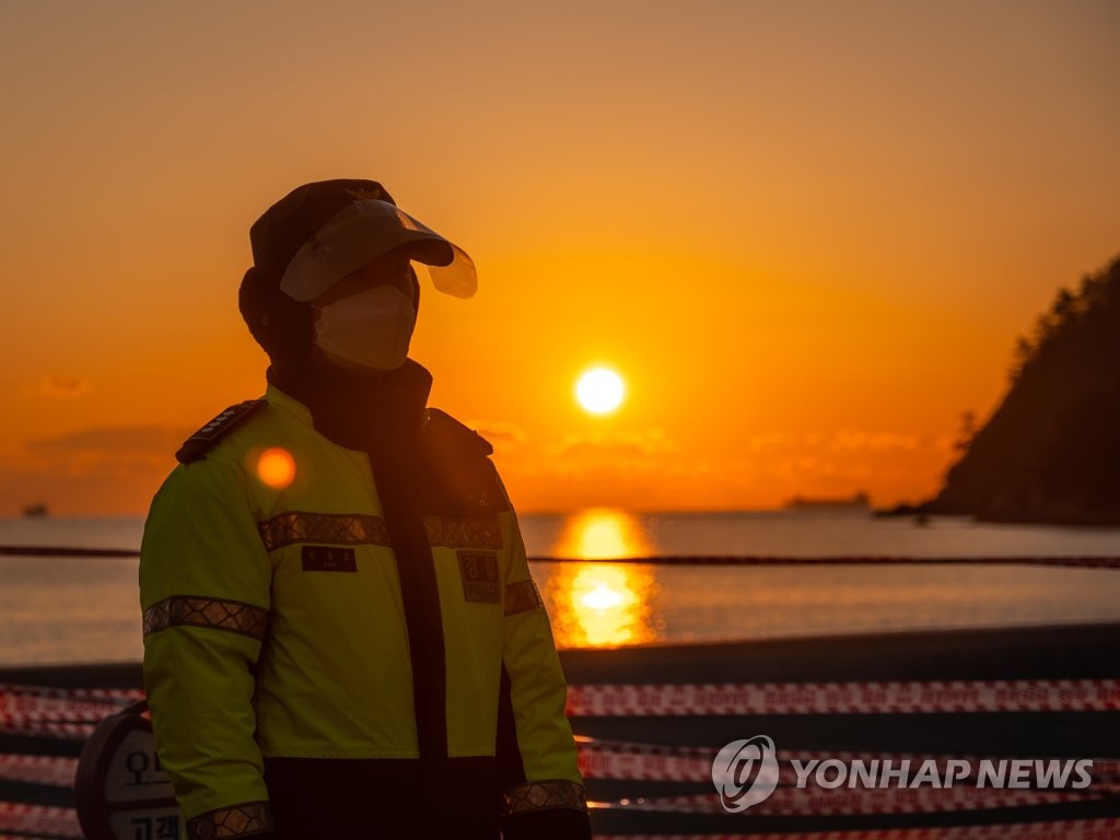 [사진톡톡] '랜선 해맞이하세요'