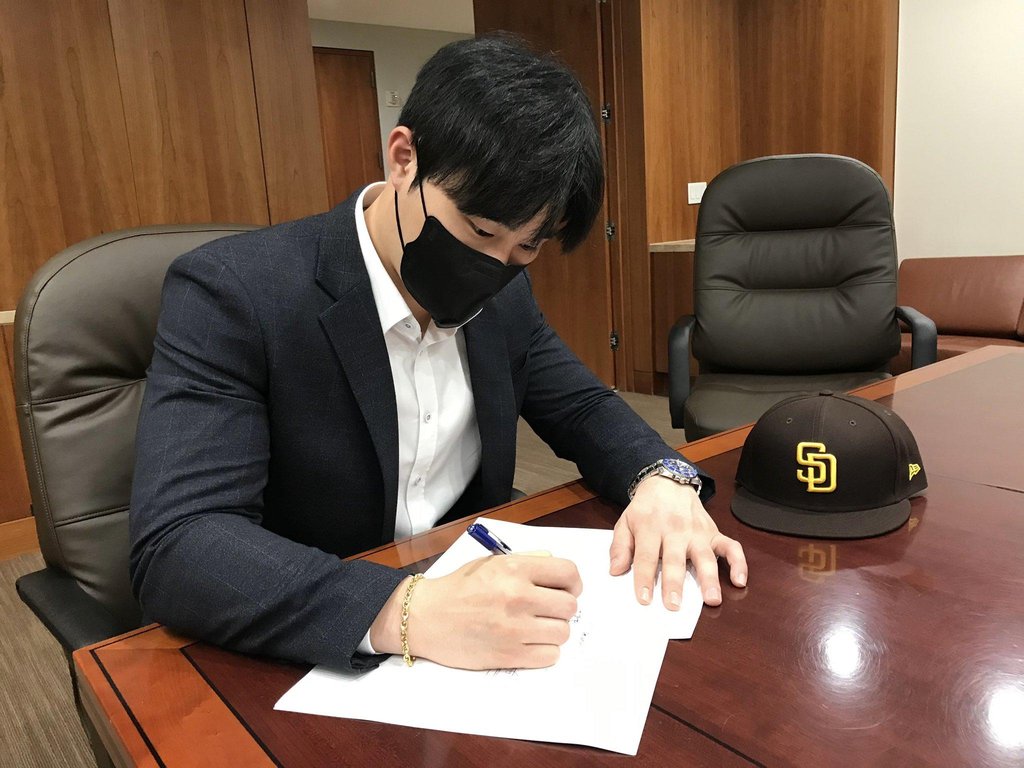 "난 왜 그대로일까" 고민하던 김하성, 30홈런 치고 MLB로