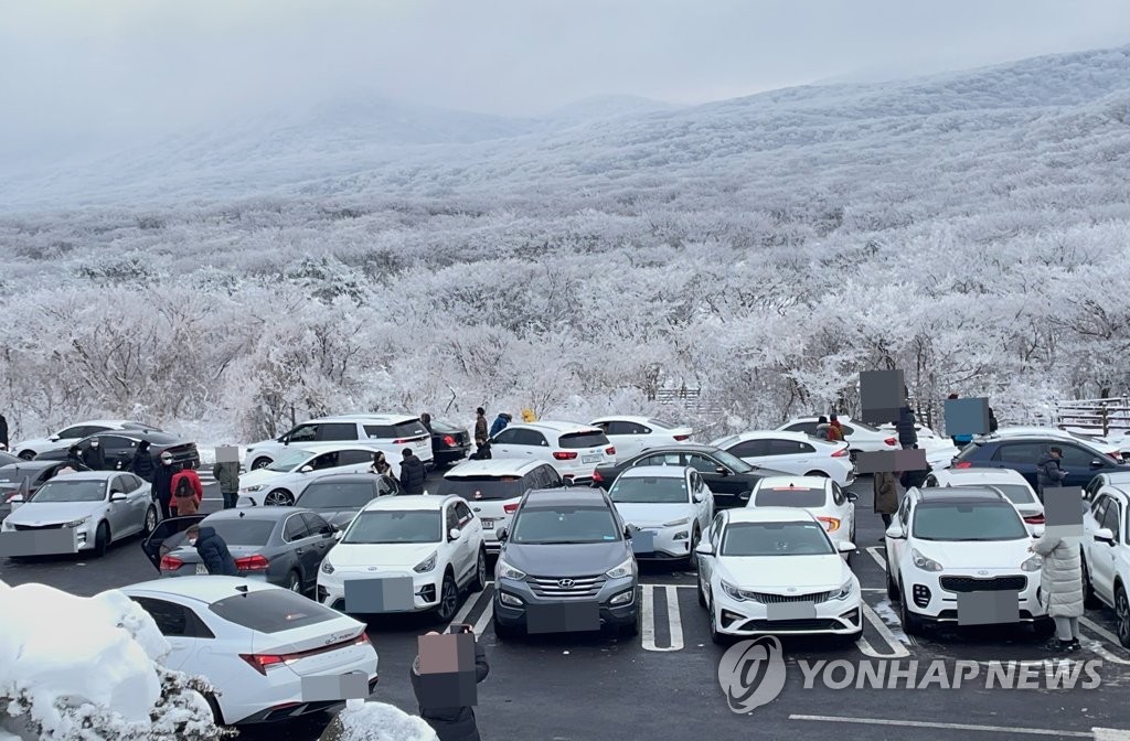 출입문 닫고 불 끄고 영업…제주 거리두기 위반 업소 48곳 적발