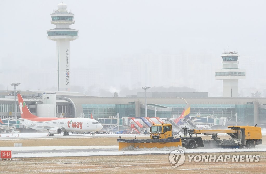 북극발 한파ㆍ폭설 소강상태…제주 하늘길 점차 정상화(종합)