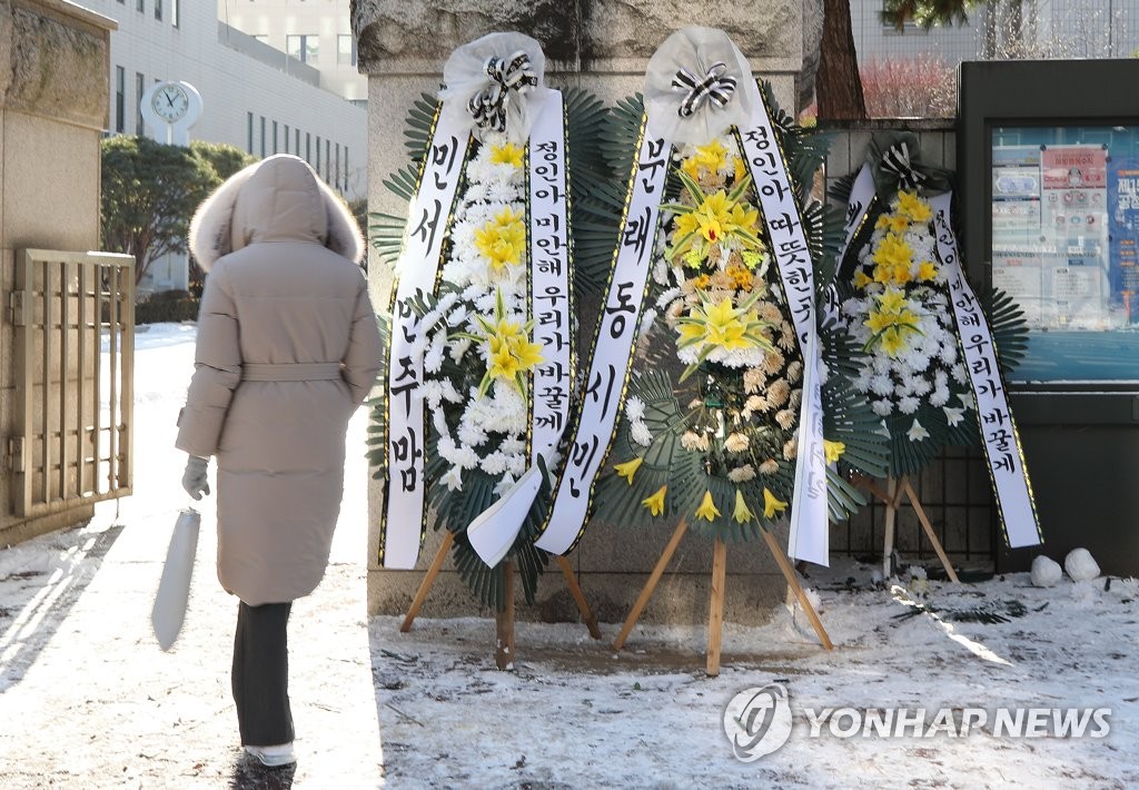 정인이 양부모 13일 첫 재판…살인죄 적용 가능성 주목