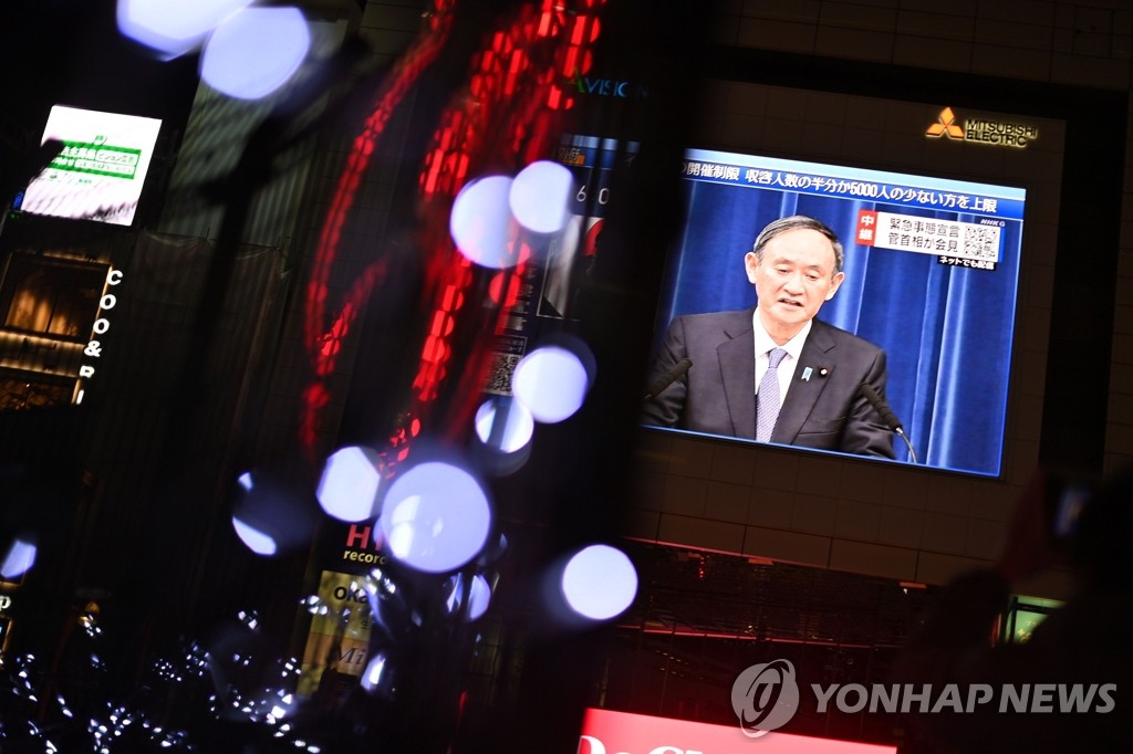 긴급사태 첫날 도쿄 시민들 "발령 늦었다…지역 확대해야"